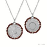 Medalla en Plata de Ley "Sagrado Corazón de Jesús" con granate natural.