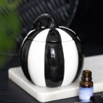 Quemador de calabaza rayas blancas y negras – Estilo Miércoles - Imagen 2