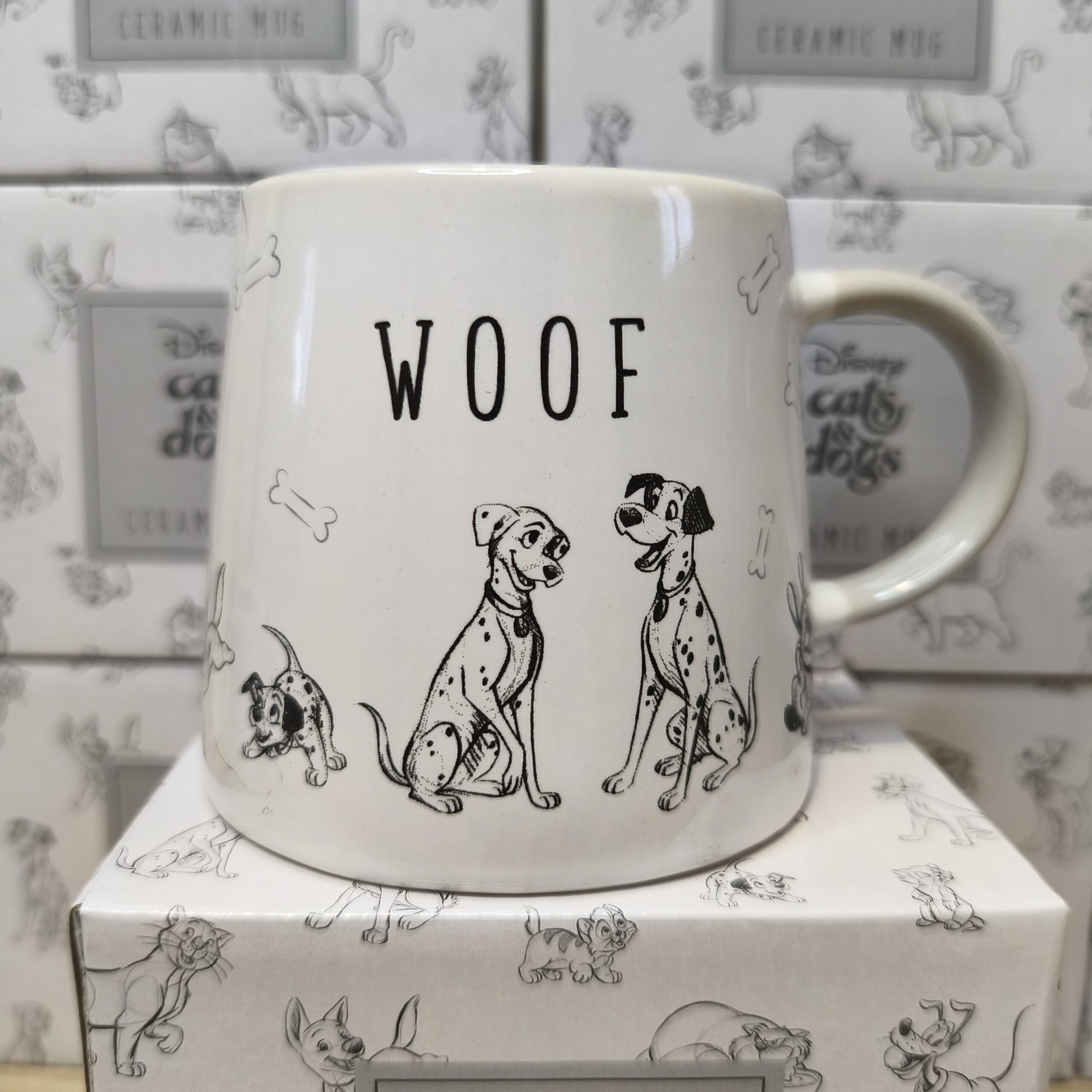 Taza Disney – Perros “WOOF” (Cerámica) Taza Disney – Perros “WOOF” (Cerámica) - Imagen 1