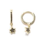 Aros de Plata de Ley con Baño de Oro, Circonitas Negras y Colgante Estrella – 17x11 mm