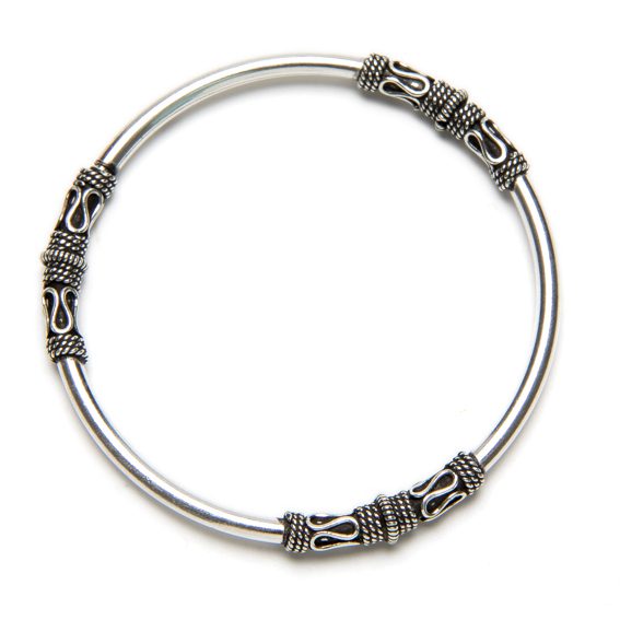 Pulsera Bali de plata de ley rígida con cierre oculto Pulsera Bali de plata de ley rígida con cierre oculto - Imagen 1