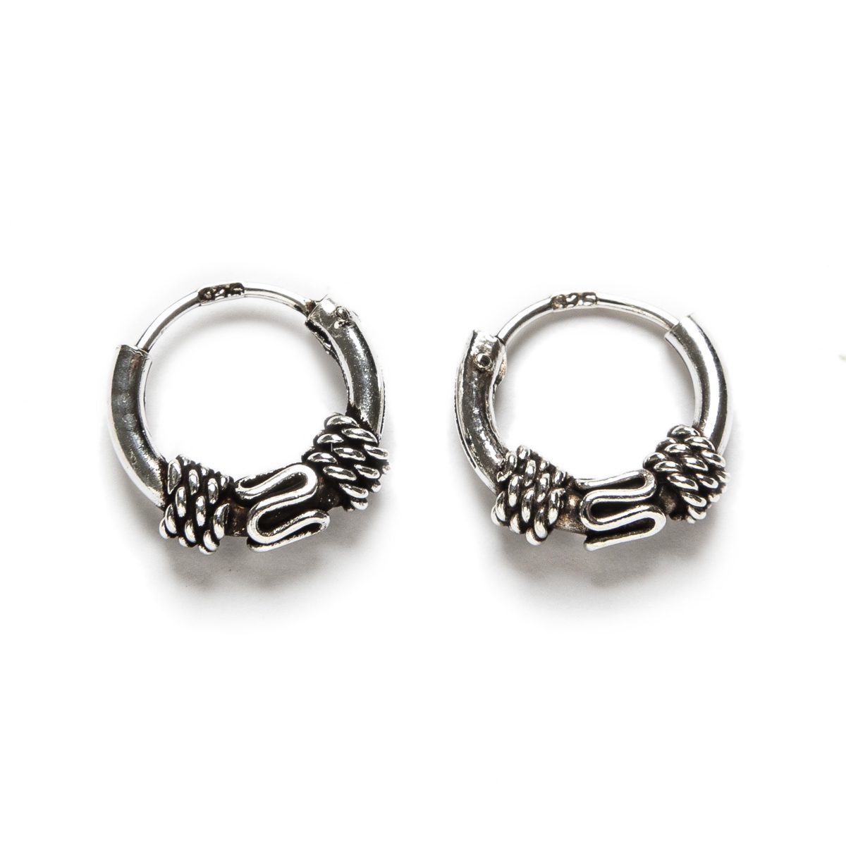 Aros Bali de plata de ley 10 mm con detalles ornamentales Aros Bali de plata de ley 10 mm con detalles ornamentales - Imagen 1