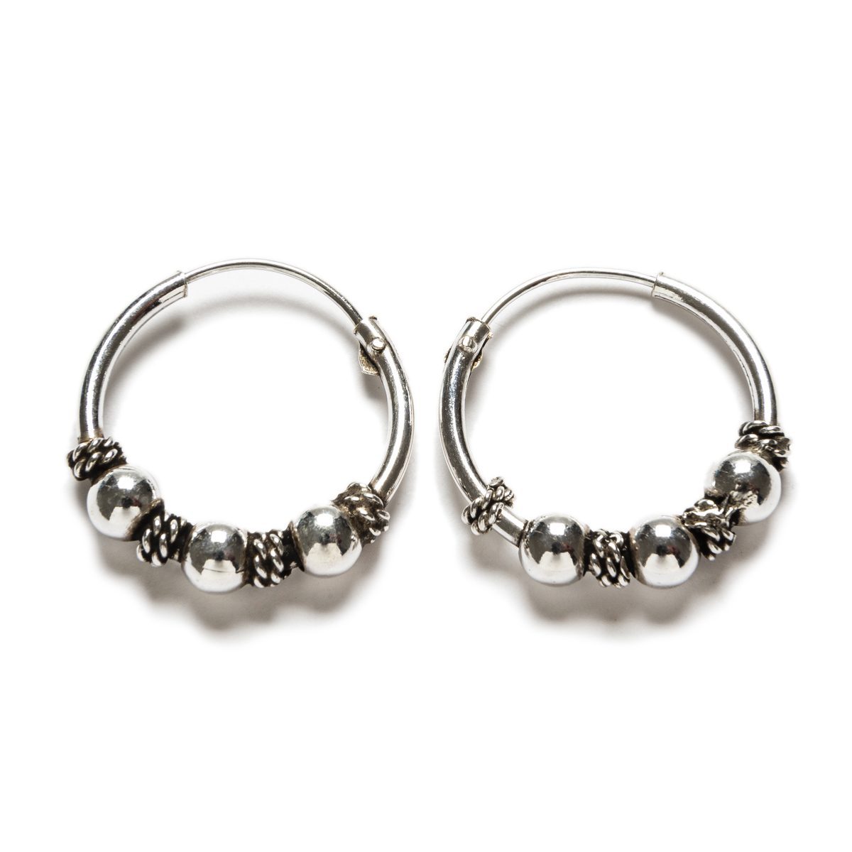 Aros Bali de plata de ley con 3 bolitas-18mm Aros Bali de plata de ley con 3 bolitas-18mm - Imagen 1