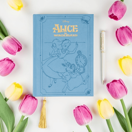 CUADERNO PREMIUM ALICIA EN EL PAÍS DE LAS MARAVILLAS ORIGINAL DISNEY Cuaderno Premium Alicia en el País de las Maravillas Disney con Bolígrafo y Caja Regalo - Imagen 1