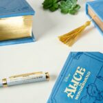 Cuaderno Premium Alicia en el País de las Maravillas Disney con Bolígrafo y Caja Regalo - Imagen 2