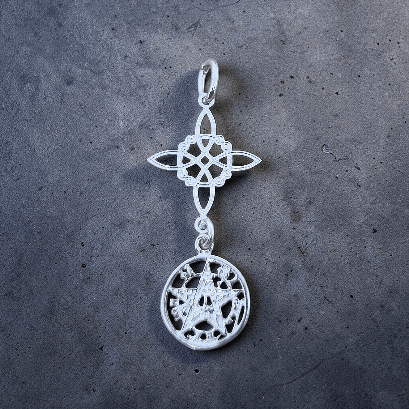 Colgante de plata nudo de bruja y tetragramatón Colgante de plata nudo de bruja y tetragramatón - Imagen 1
