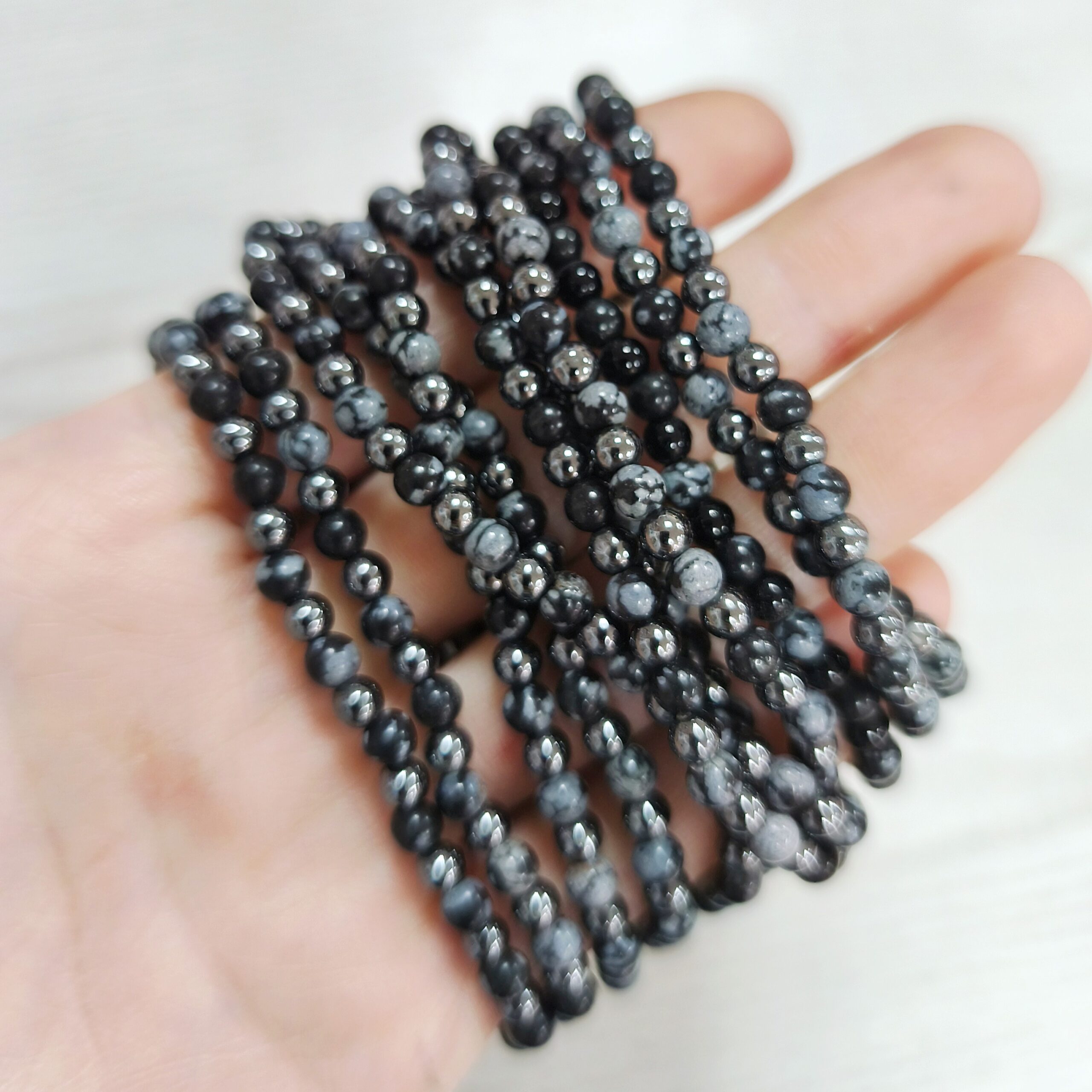 Pulsera de Hematita y Obsidiana Nevada 4mm – Protección y Coraje Pulsera de Hematita y Obsidiana Nevada 4mm – Protección y Coraje - Imagen 1