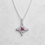 Collar Nudo de Bruja en Plata de Ley con Rubí