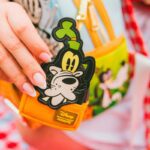 Llavero Sorpresa Loungefly Mickey y Amigos Disney – Mini Mochila Mystery Blind Box - Imagen 4